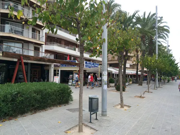 Die Einkaufsmeile in Alcudia